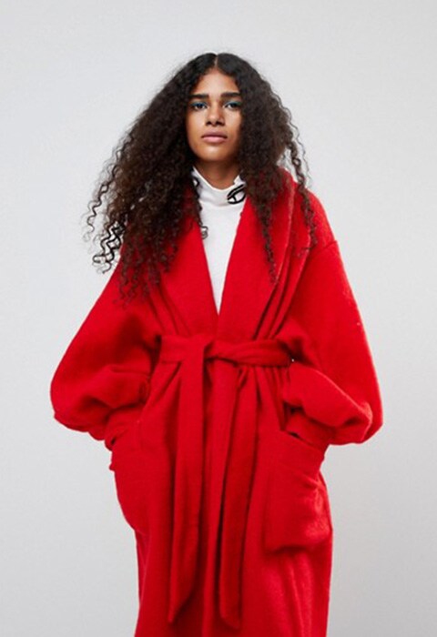 Abrigo rojo con manga globo de ASOS Made In Kenya. Moda tendencias OI17