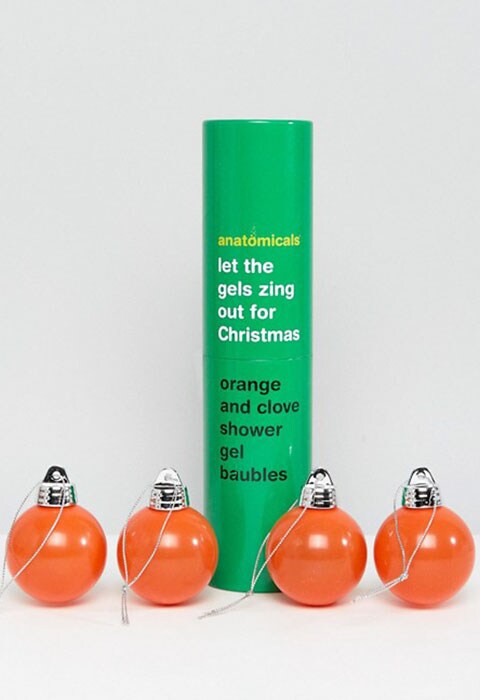 4 bolas de gel de ducha de naranja y cavo de Anatomicals. Un regalo que va a sorprender a tu amigo invisible. Un detalle imprescindible para estas fiestas. OI2017