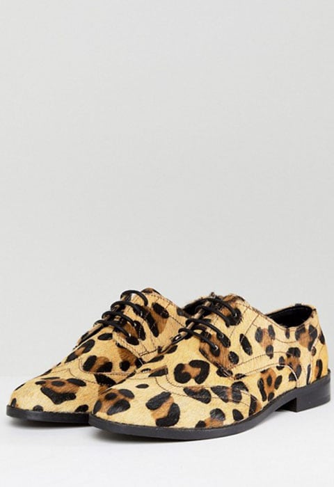 Zapatos Oxford de cuero MOJITO de ASOS. Mocasines con estampado de leopardo de estilo masculino con cordones y acabado en piel de potro. Tendencias OI17. ASOS lo último en moda, belleza, tendencias y estilo. 