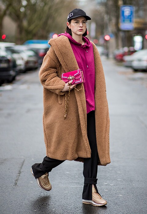 Bloguera Maria Barteczko con un abrigo teddy