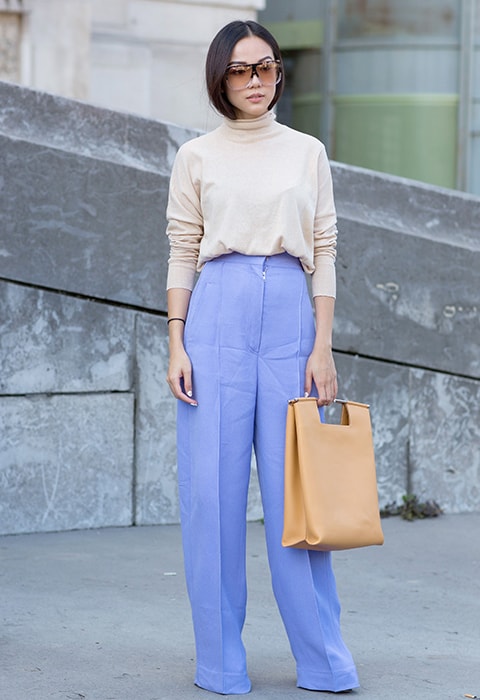 Blogger wearing lilac trousers
