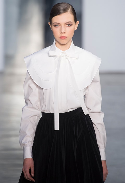 Carolina Herrera model wearing a white oversized collared shirt