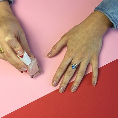 Valentins-DIY: So zauberst du dir Herzchen-Nägel