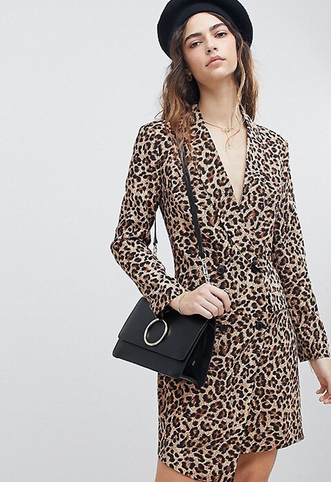 Vestido estilo esmoquin con estampado de leopardo de Unique 21