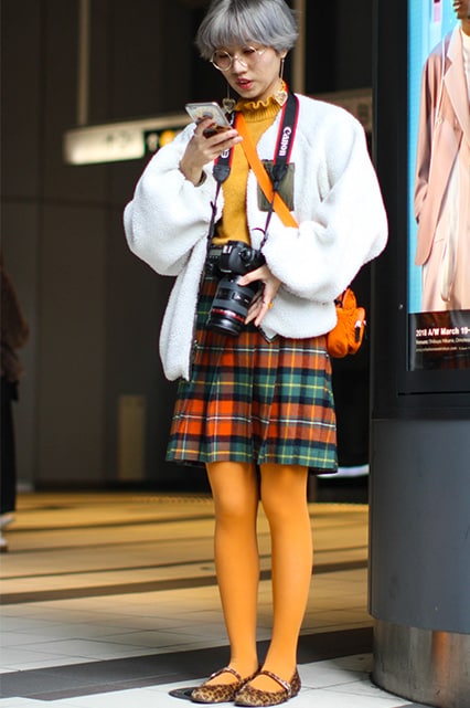 street style Tokyo Fashion Week AH18 Femme look moutarde écolière