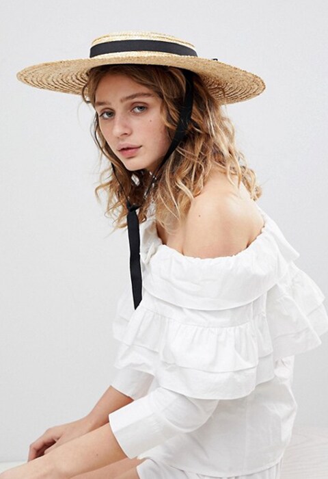 El sombrero de paja estilo canotié como el de la colección PV17 de Jacquemus ahora disponible en ASOS. Tendencias primavera verano 2018. Accesorios 2018. ASOS, lo último en moda y estilo. 