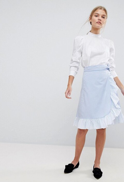 Falda con diseño cruzado de Max&Co. Tenemos la falda pareo que ya se está haciendo viral esta temporada primavera-verano 2018.
