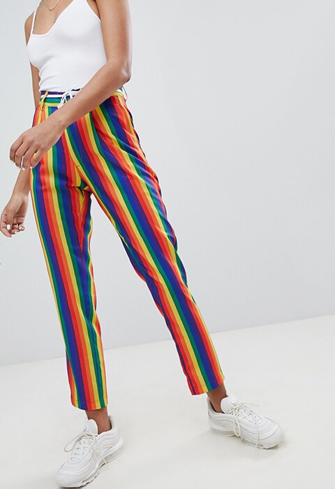 Pantalones de pinzas con diseño a rayas de colores de Daisy Street. Selección de favoritos arcoíris. Looks para celebrar el día del orgullo 2018.