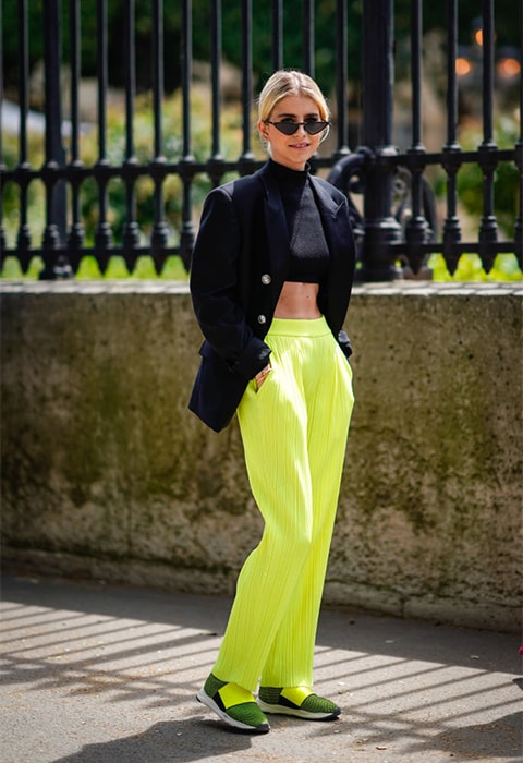 Caroline Daur in neon yellow pants