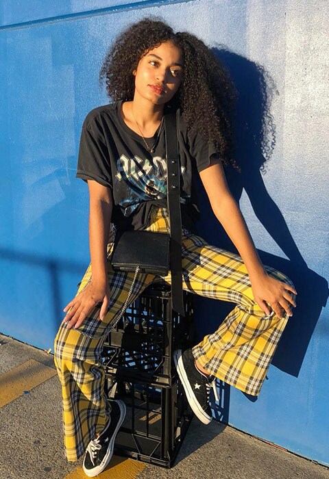 yellow_pants