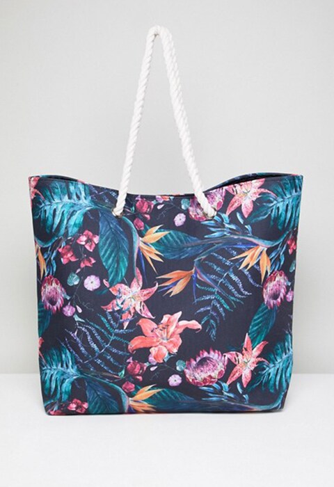 Bolsa de playa con flores tropicales de South Beach. Accesorios verano 2018.