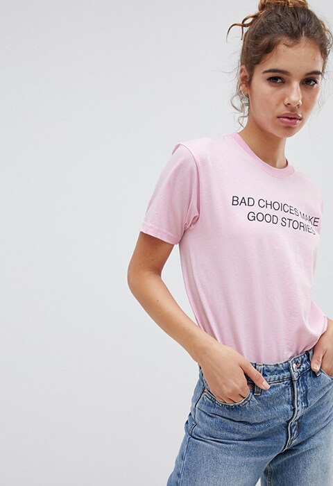 Camiseta con eslogan Bad Choices de Adolescent Clothing. Camisetas con mensaje feminista. Tendencias primavera verano 2018.
