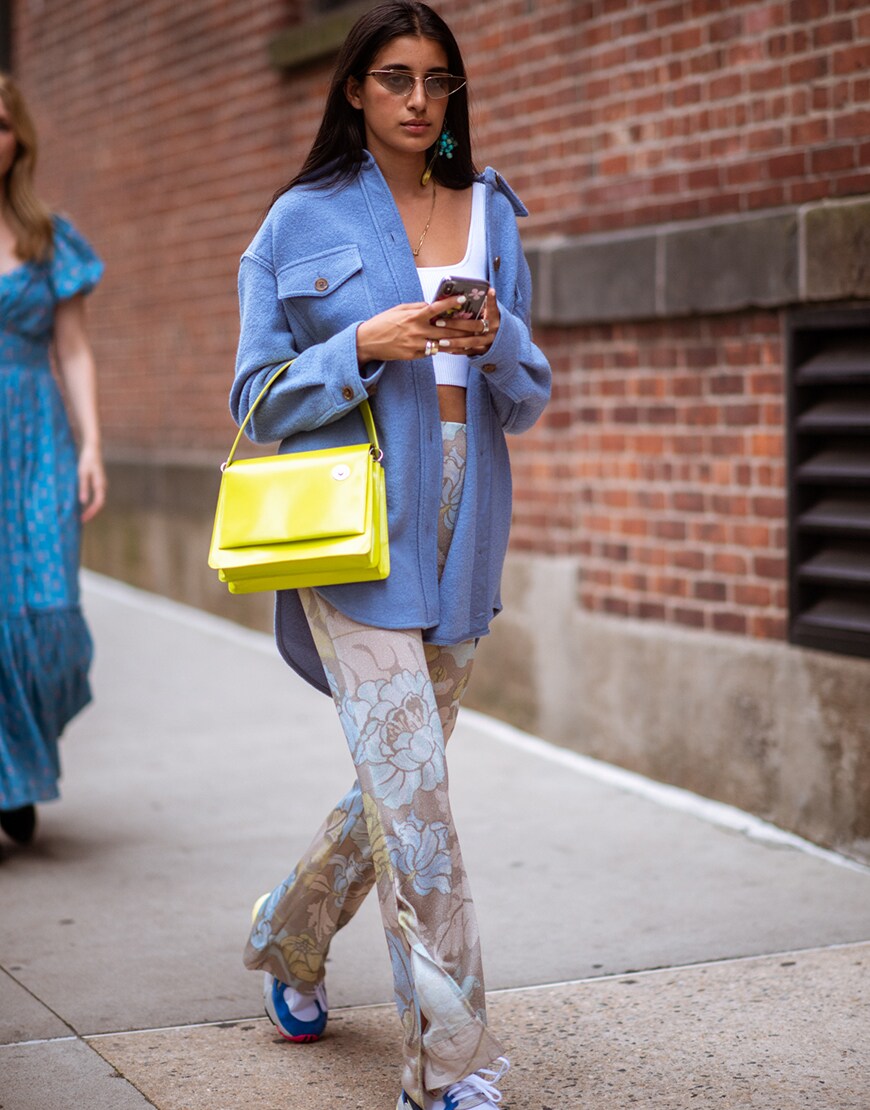 street style veste workwear pantalon en soie new york fashion week