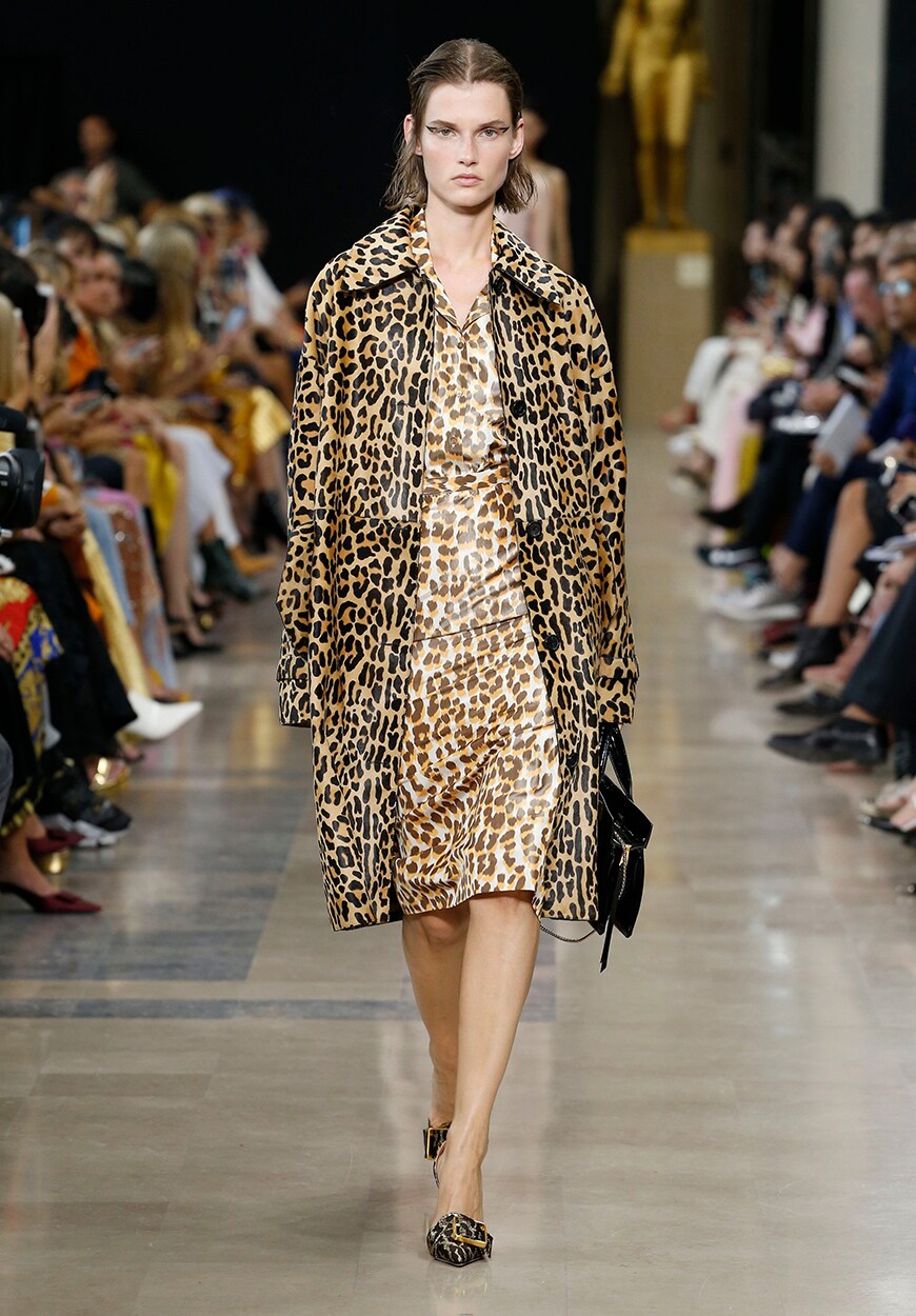 tendance fashion week paris imprimé léopard robe et manteaux Rochas