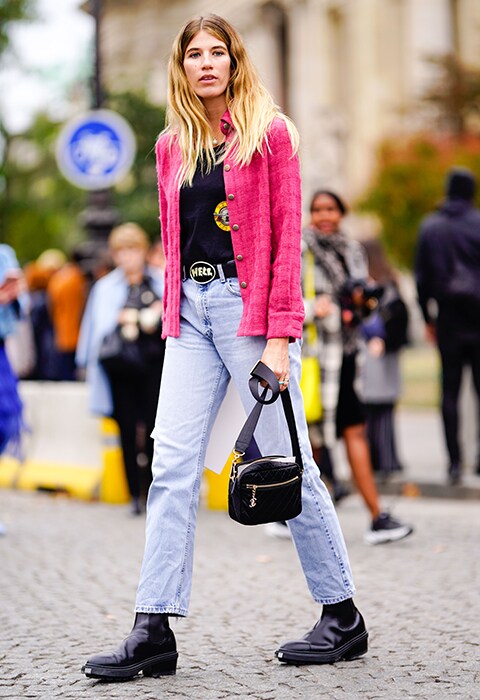 Look with cropped jeans from the street style of spring summer 2019 collections.