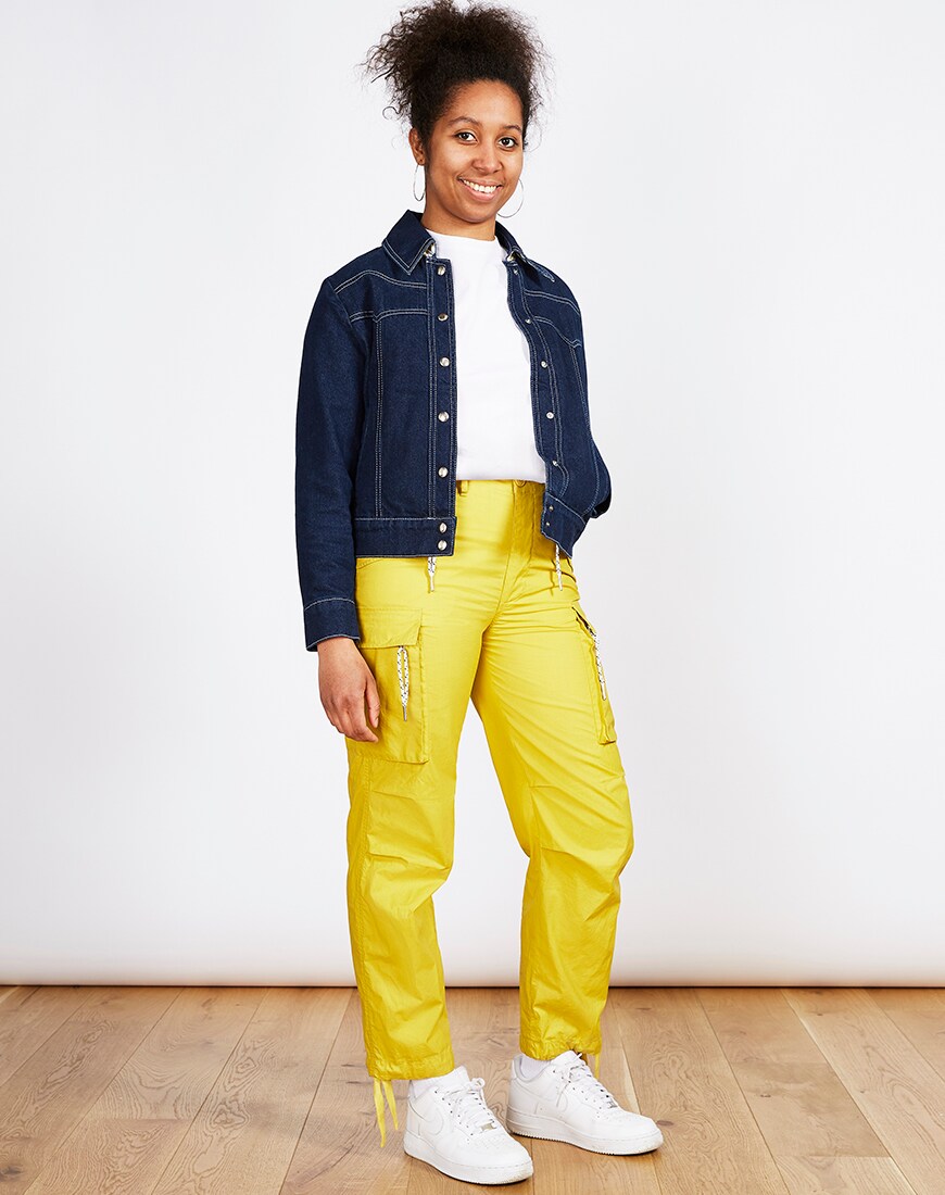 Veste en jean et pantalon cargo jaune disponible sur asos