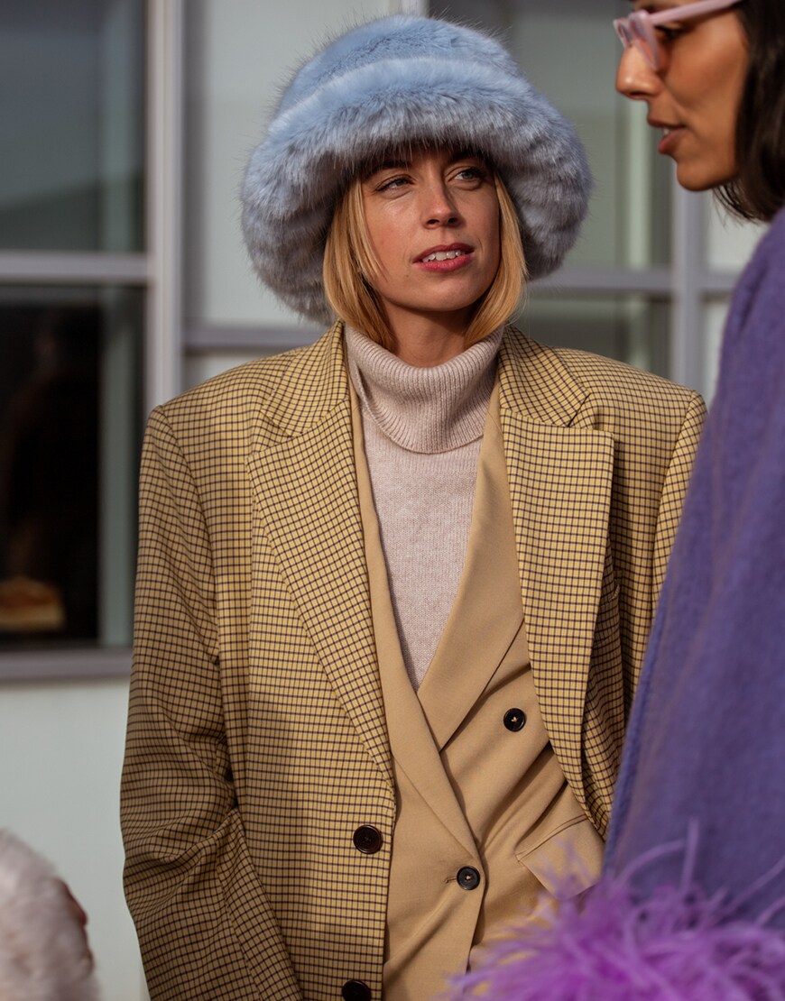 Street Style Fashion Week Copenhague : le bob en fausse fourrure