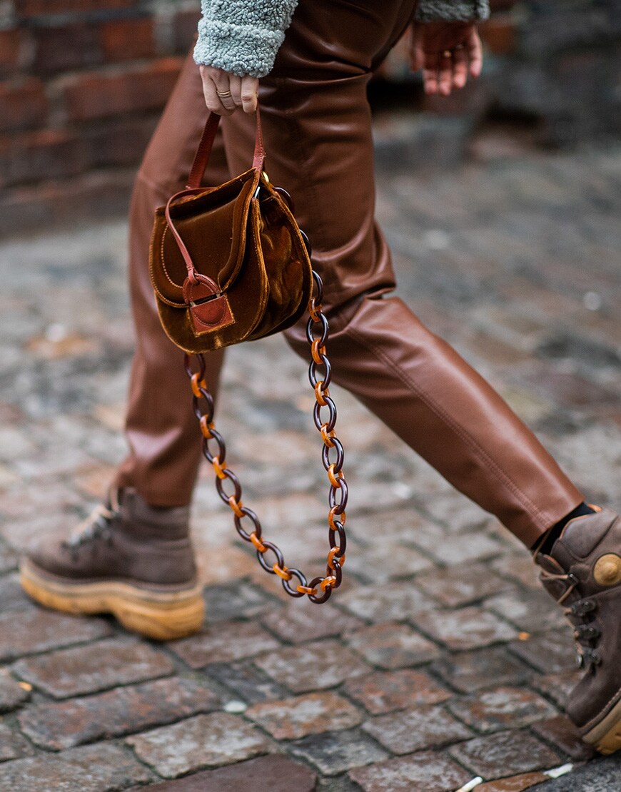 accessoire trends fuer die neue saison taschen streetstyles