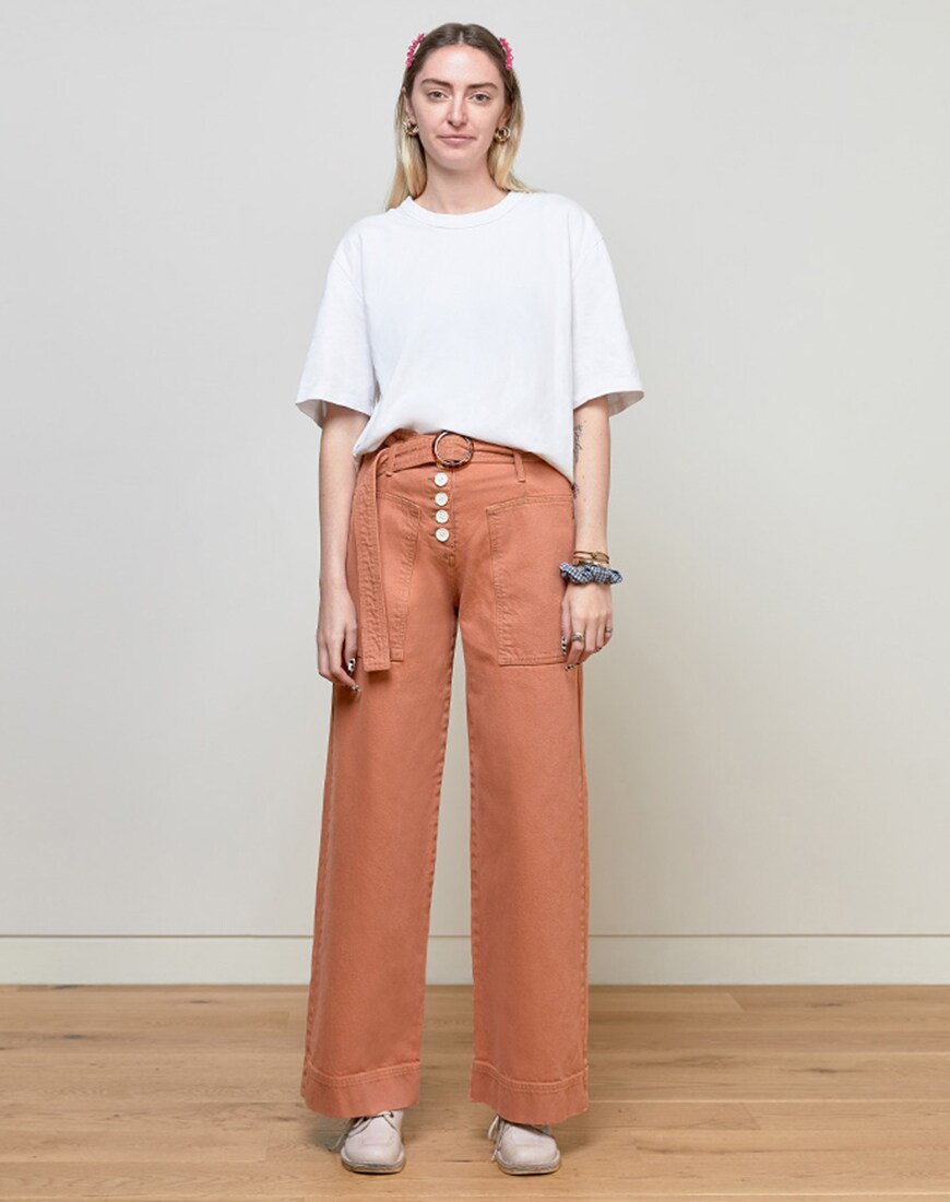T-shirt blanc et pantalon souple disponibles sur asos