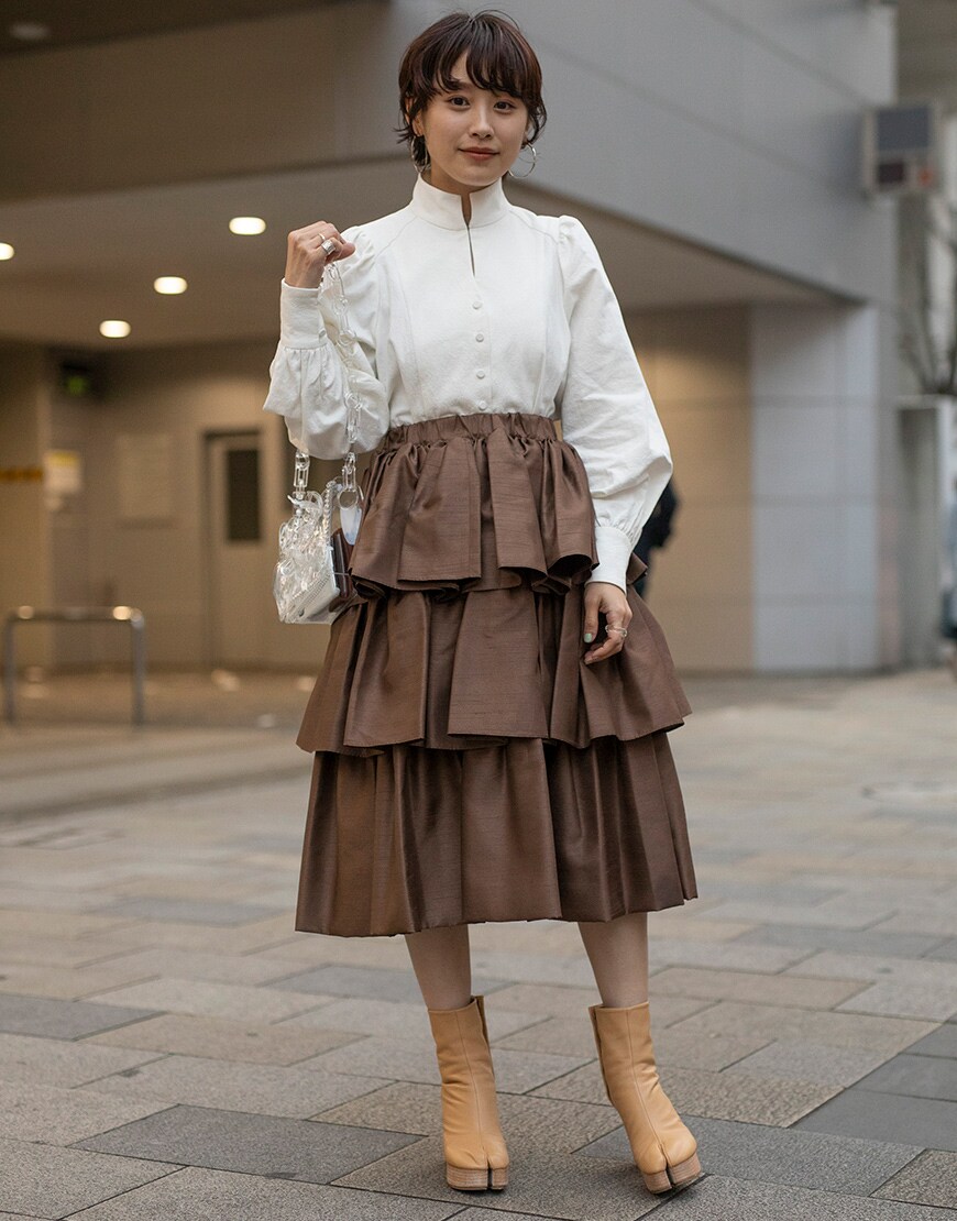 Street style tokyo : jupe à volants marron