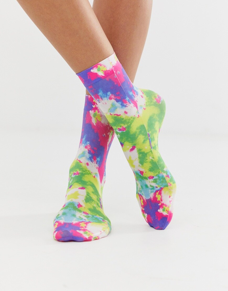 ASOS DESIGN – Socken mit Batikdesign