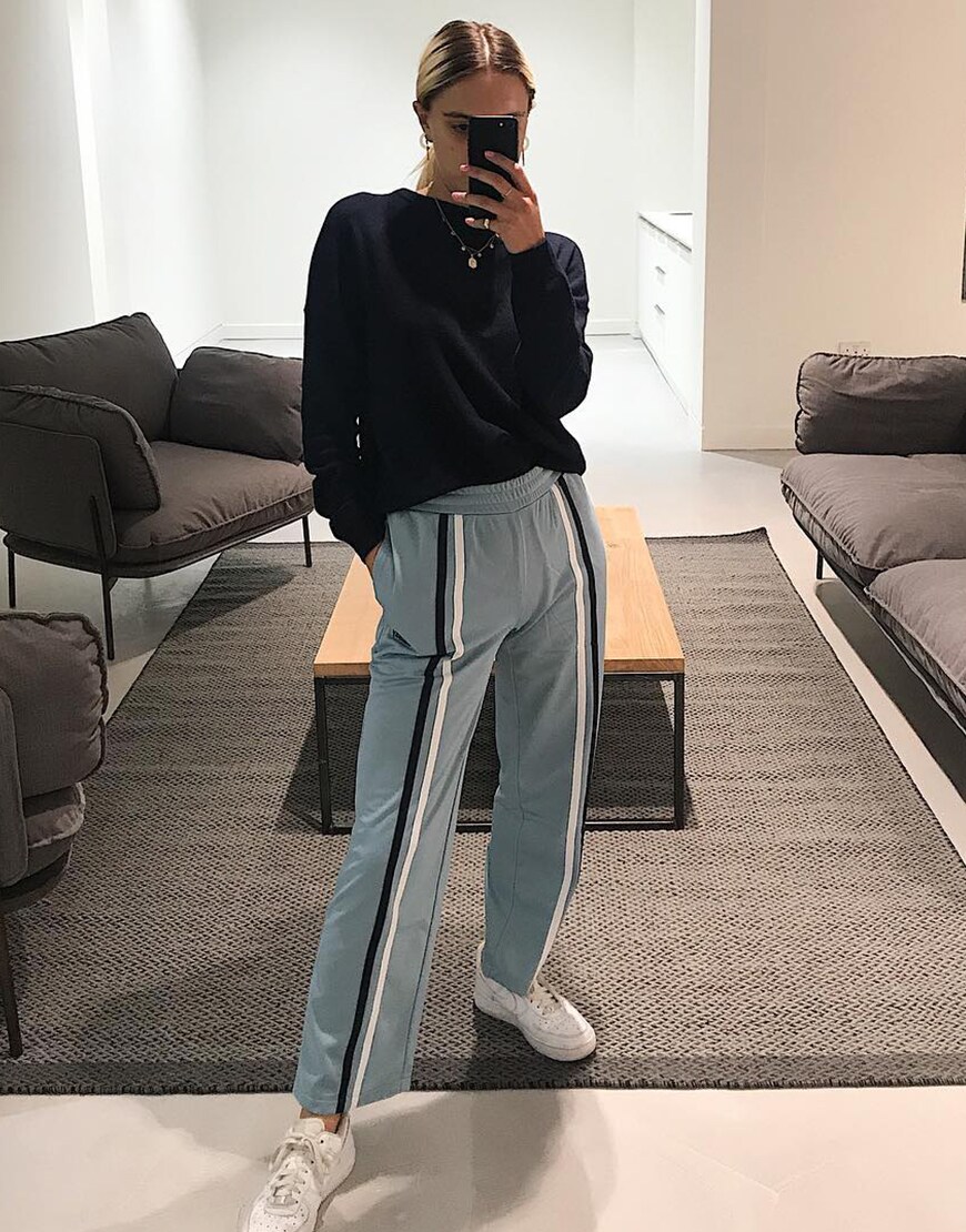 asos olive porte une tenue décontractée
