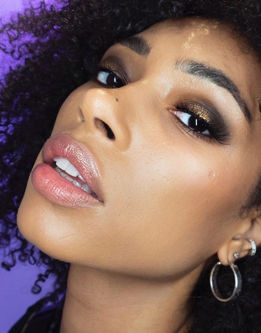 ASOS Lesley avec un maquillage smoky eye