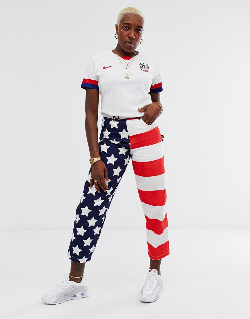 A picture of an ASOSer wearing the USA Nike football top. Available at ASOS.
