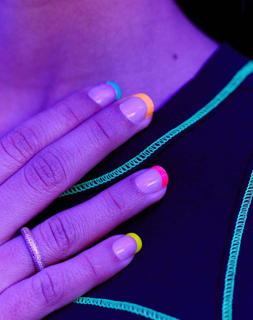 Vernis à ongle fluo
