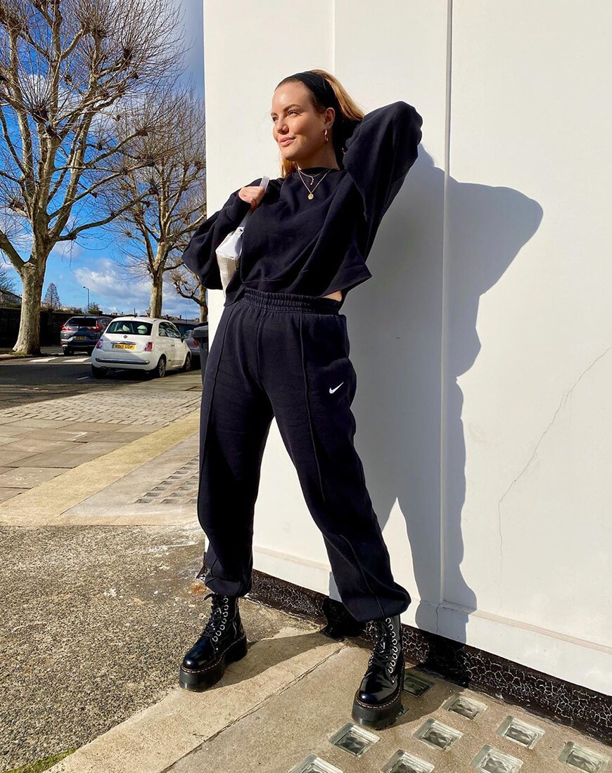 Lotte wears Nike Joggers