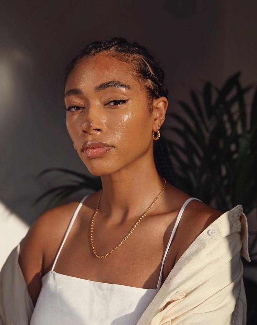 ASOS_Lesley wears Charlotte Tilbury