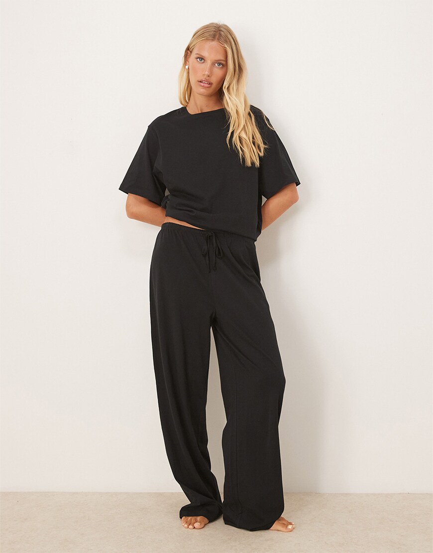 Woman wearing a black loungewear set