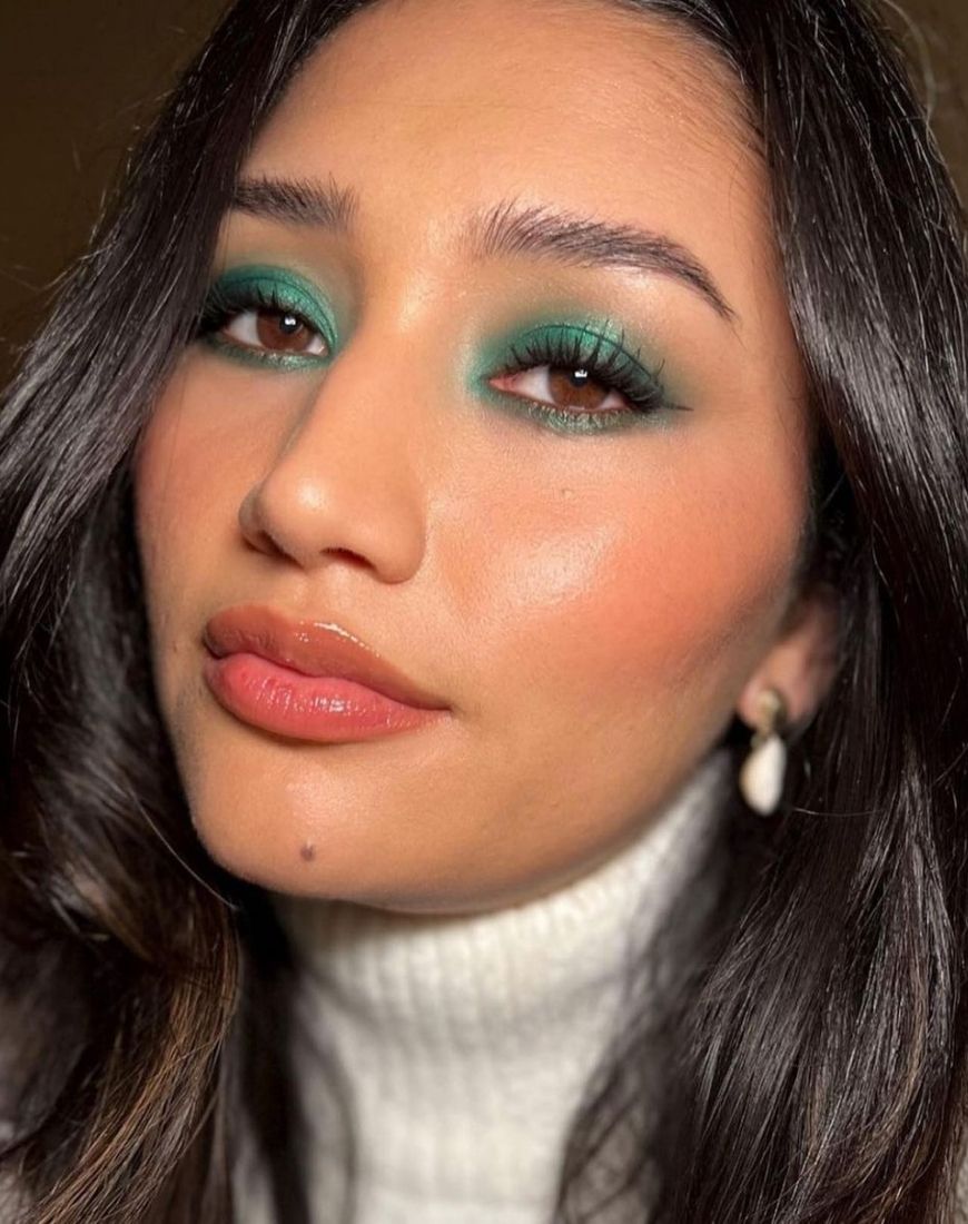 @camiladerizans wears a statement green eyeshadow and natural but contoured skin and glossy lips. | ASOS Style Feed
