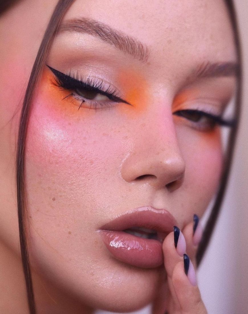 @olgadann wears a dramatic and sharp black liner surrounded by pink and orange shadow. She also has natural skin with very pink blush and glossy lips. | ASOS Style Feed