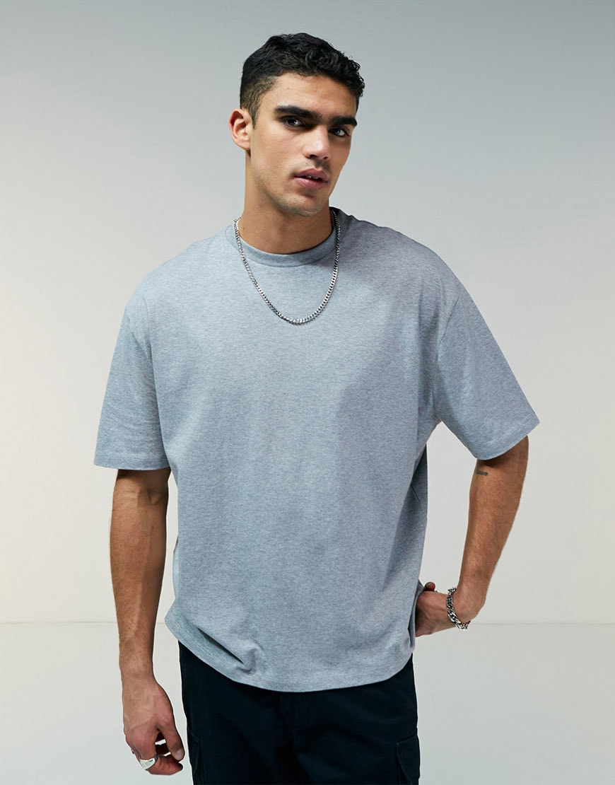 model wearing grey t shirt