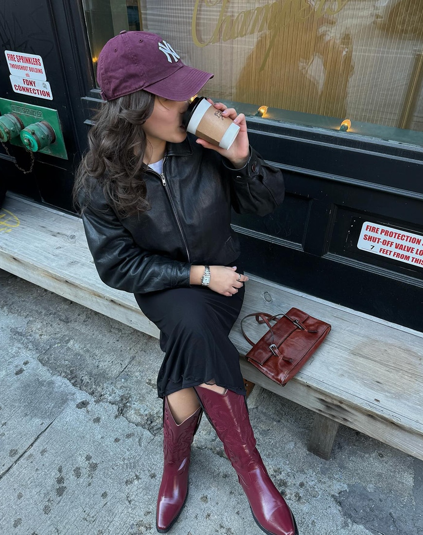 Burgundy cowboy fashion boots