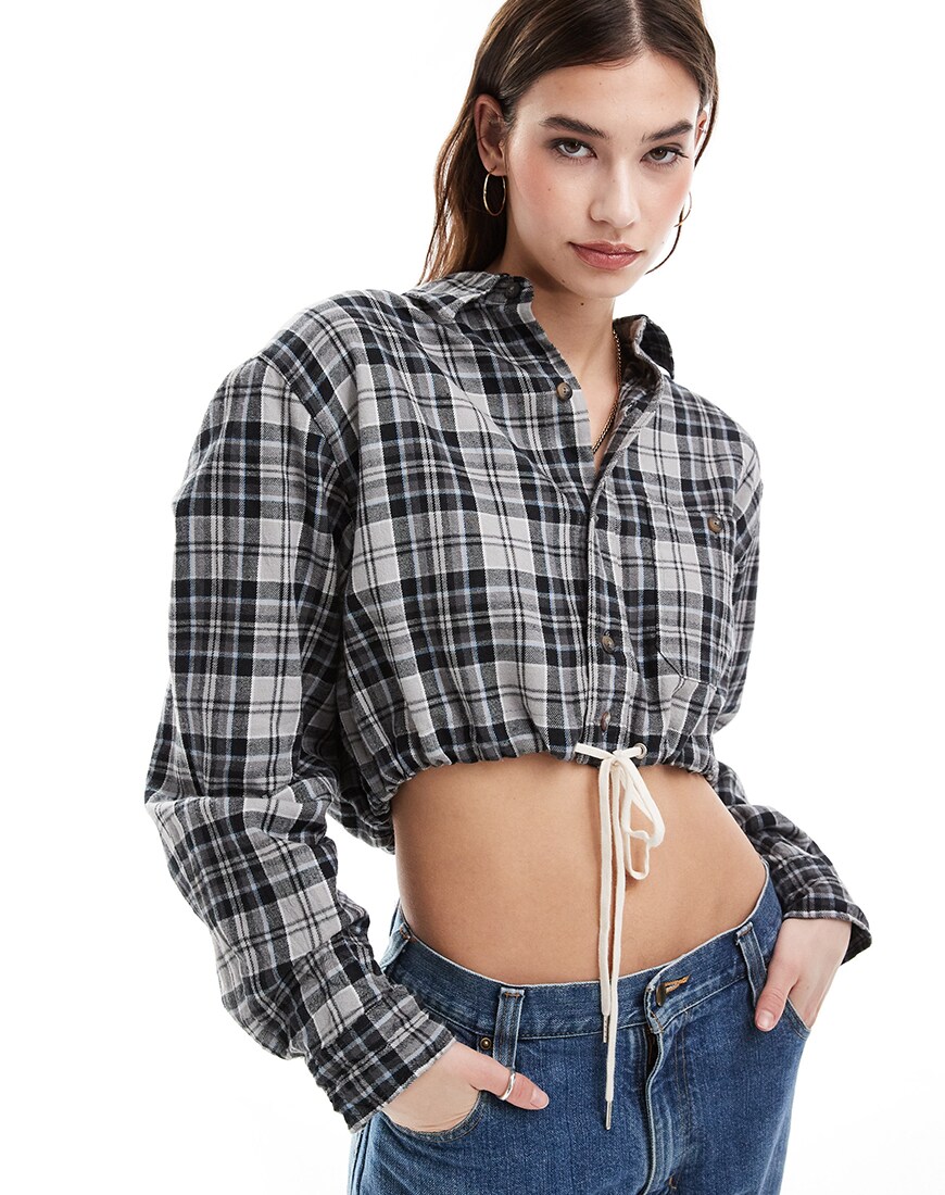 Woman wearing cropped plaid t-shirt with jeans