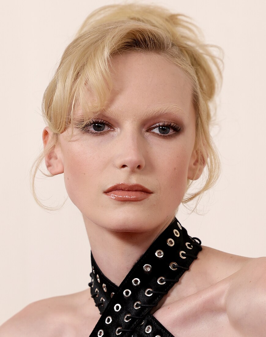 Alex Consani makeup look