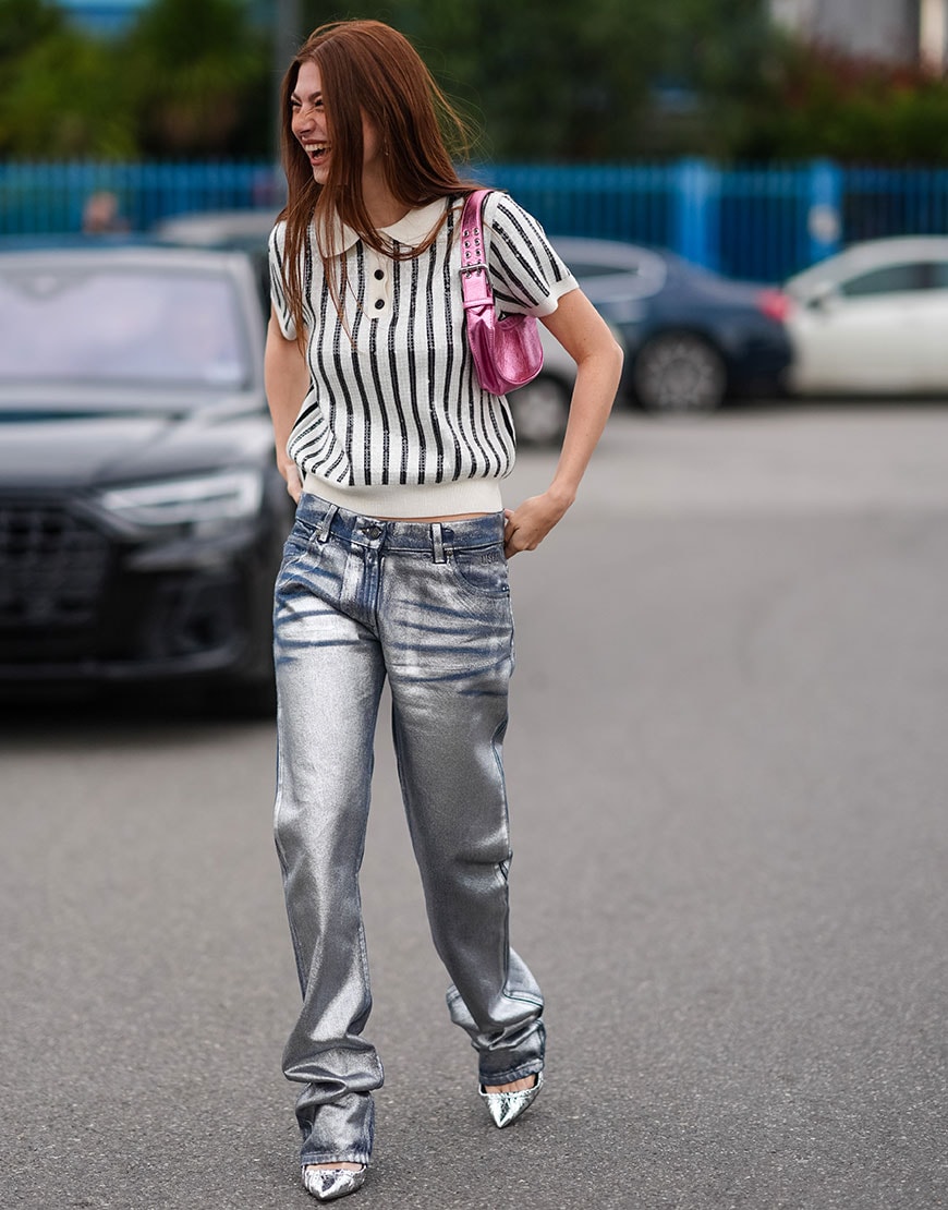 A casual metallic outfit with jeans and a pink bag | ASOS Style Feed