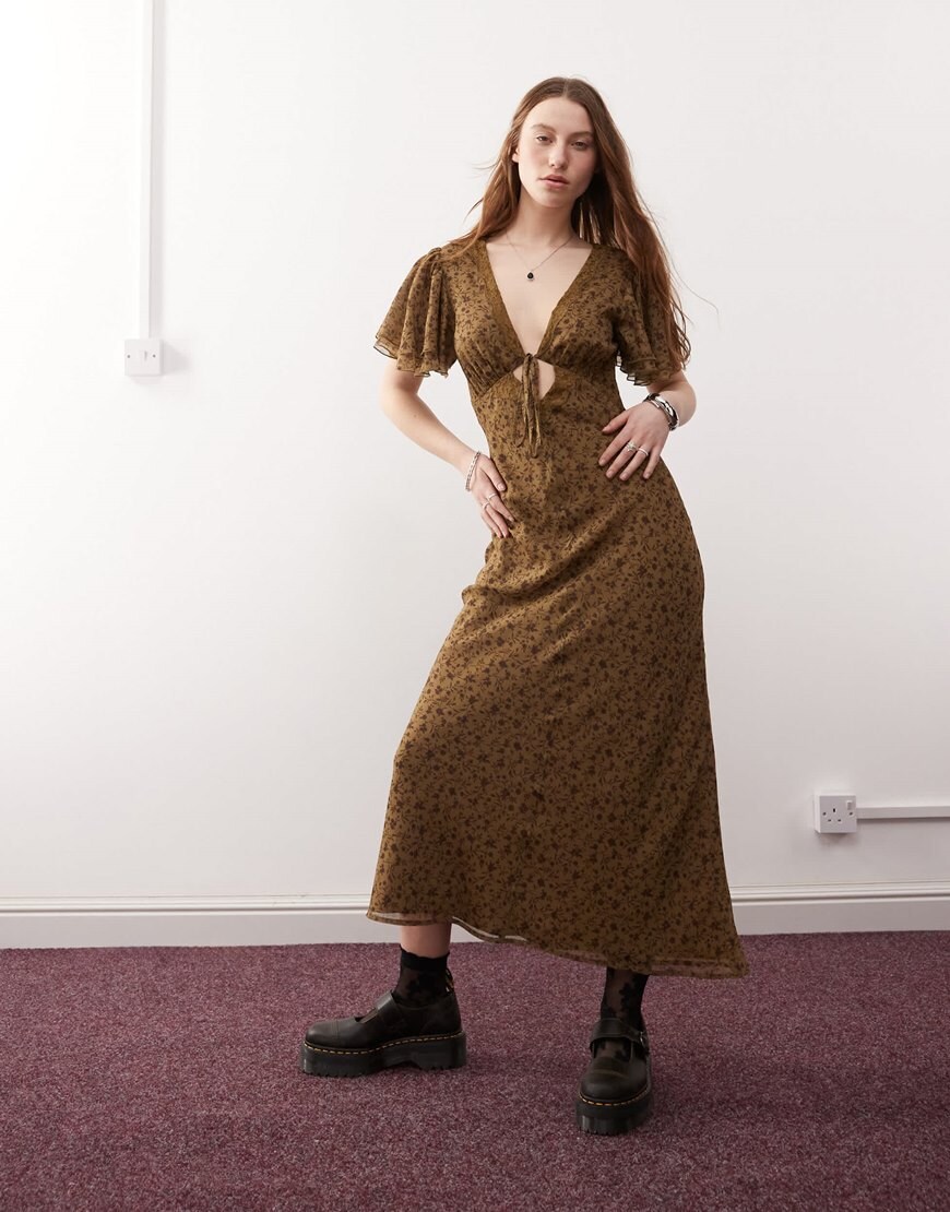 Reclaimed Vintage maxi tea dress with keyhole and lace in floral print | ASOS Style Feed