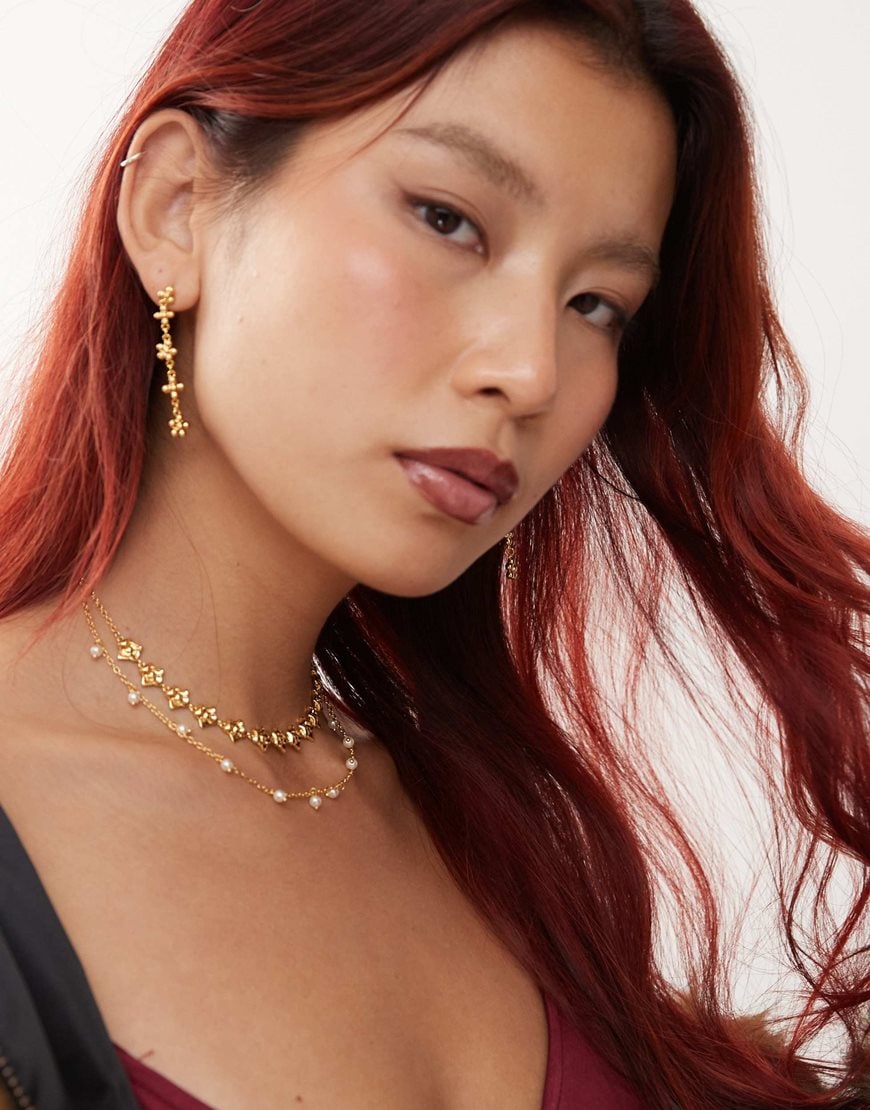 Woman wearing gold En Route jewellery