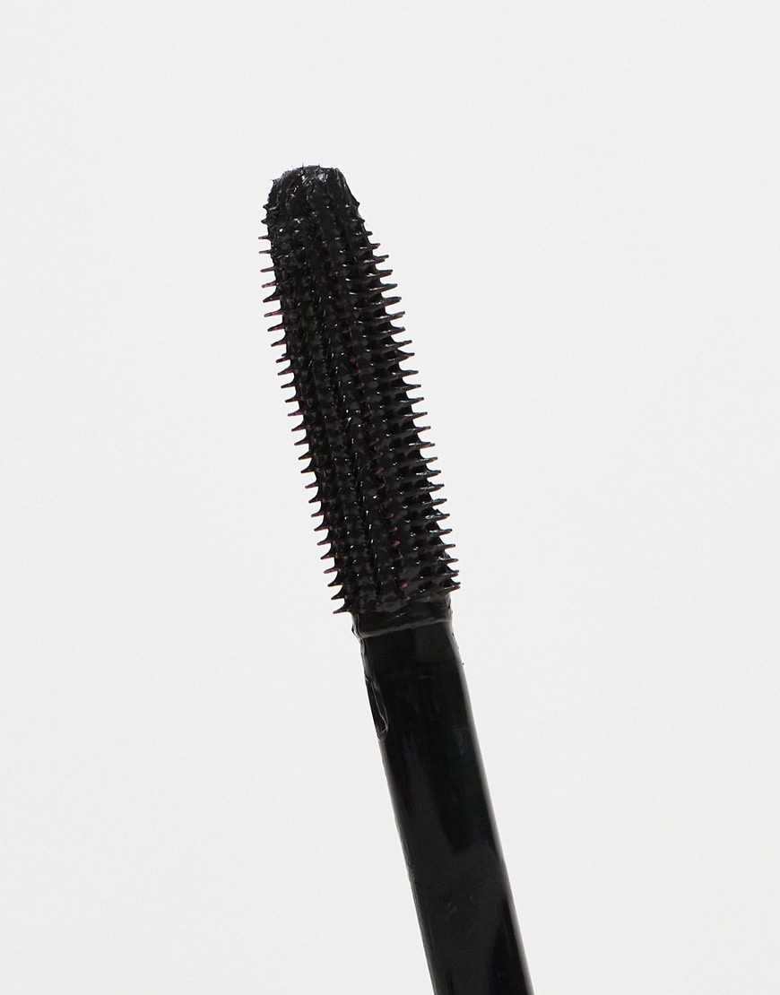 A thin mascara brush