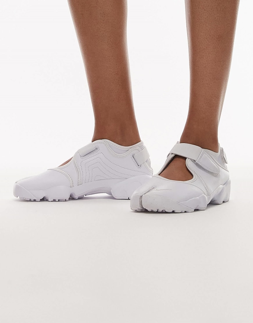 Nike Air Rift trainers in white