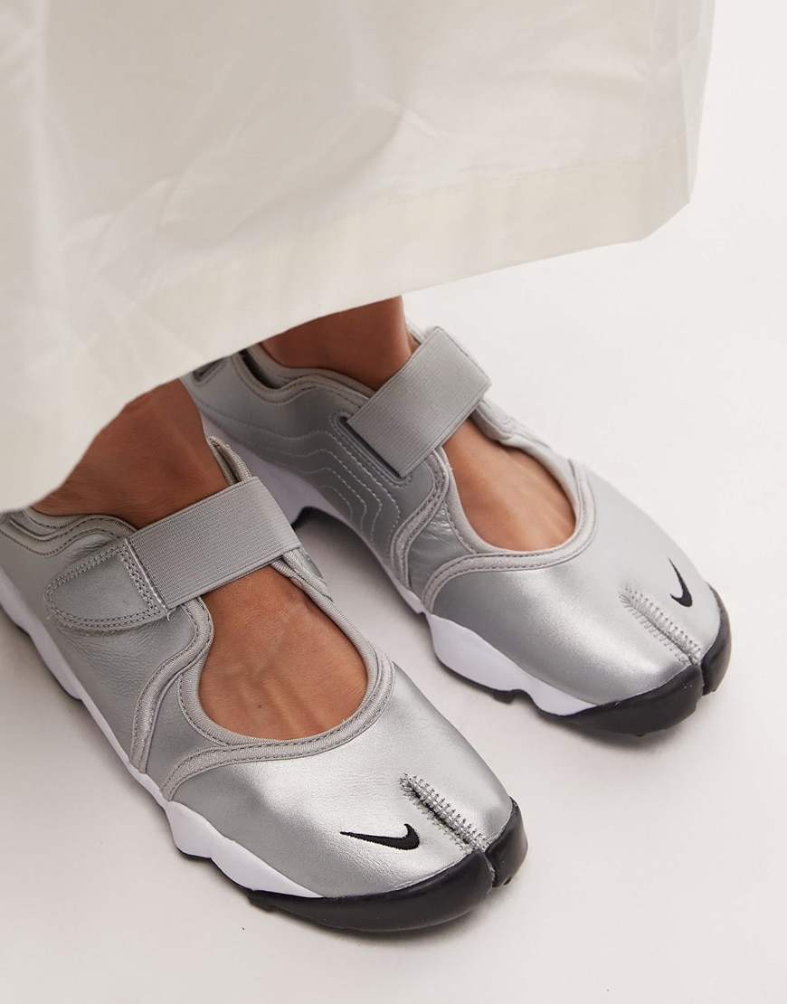 Nike Air Rift shoes in silver