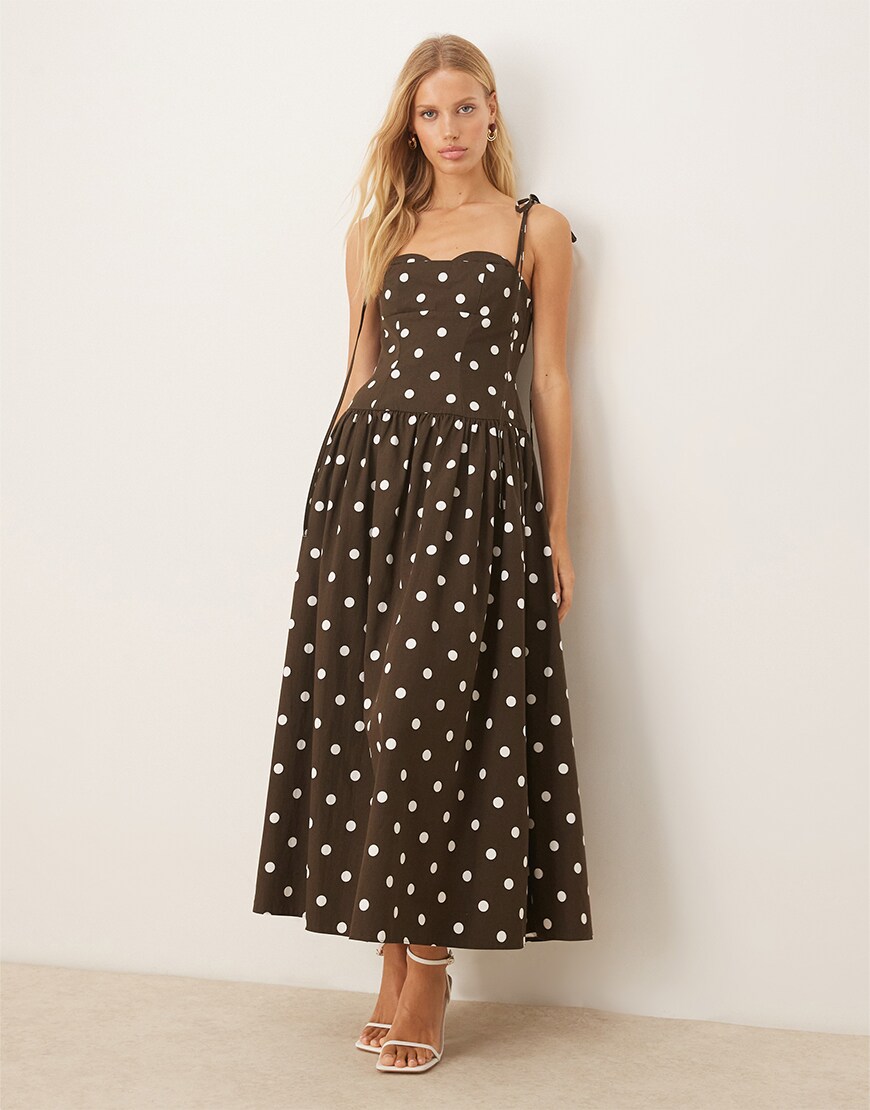 Woman wearing a brown polka dot dress