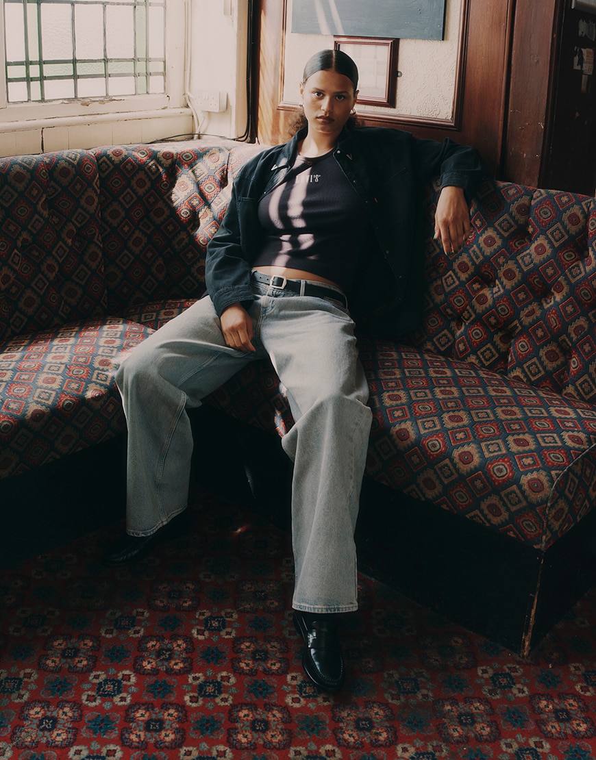 Woman wearing Levi's baggy jeans | ASOS Style Feed