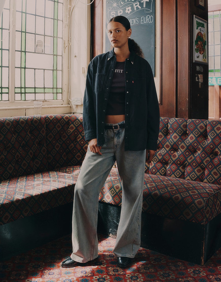 Woman wearing Levi's baggy jeans | ASOS Style Feed