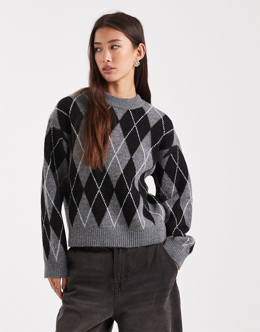 Model wearing a grey knitted jumper
