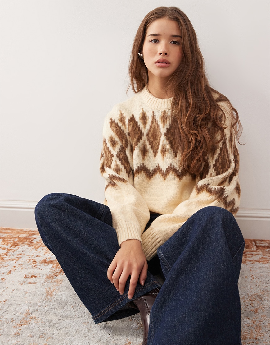 Woman wearing a neutral fair isle jumper