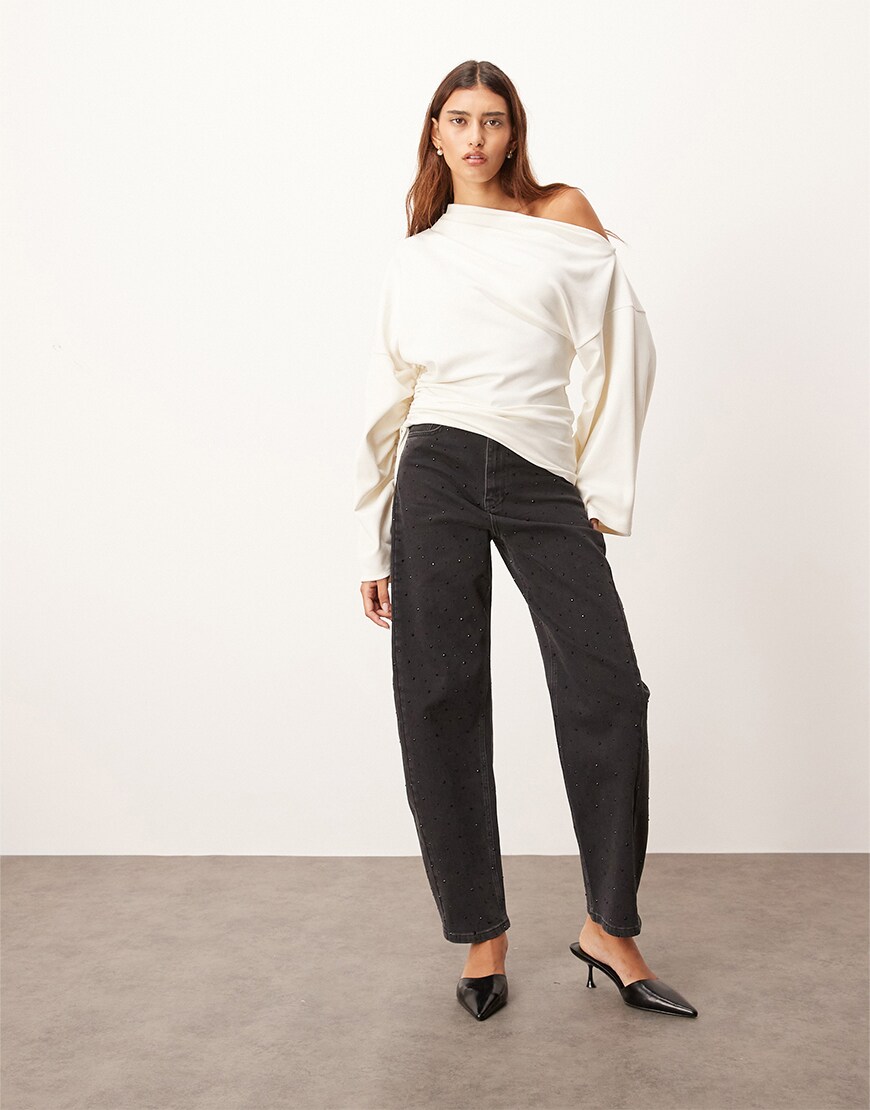 Woman wearing a white top and black jeans